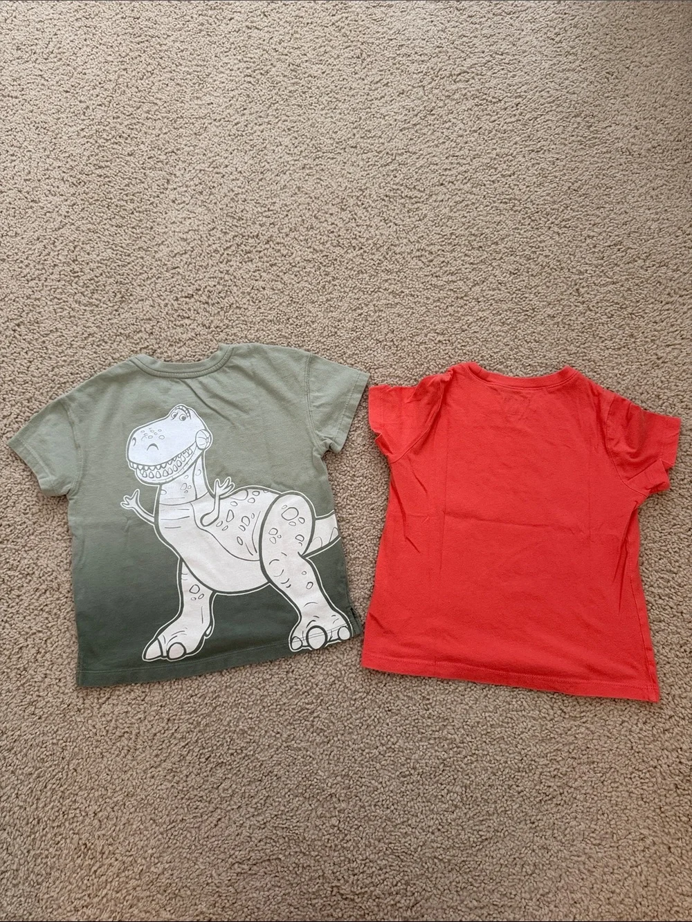 GAP bright red